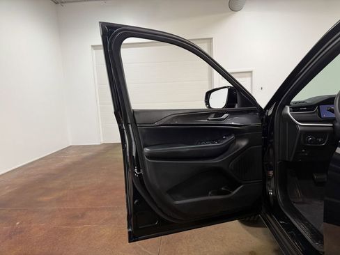 Used 2023 Jeep Grand Cherokee L Laredo image 57