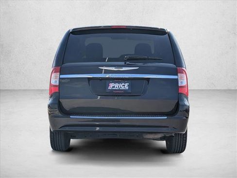 Used 2013 Chrysler Town & Country Touring-L w/ Driver Convenience Group image 6