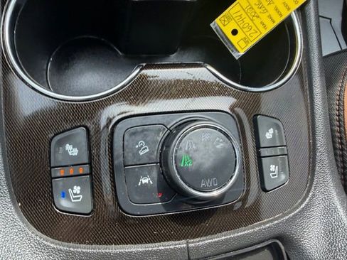 Used 2021 GMC Acadia AT4 w/ Technology Package image 30