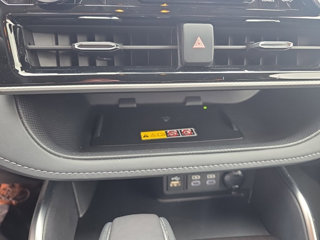Used 2026 Toyota Highlander Platinum AWD/4WD image 25