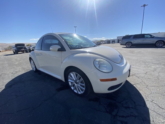 Used 2008 Volkswagen Beetle S FWD image 2