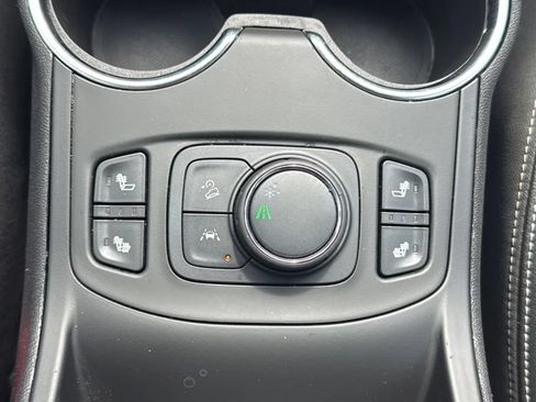 Used 2022 GMC Terrain SLT w/ Elevation Edition FWD image 24
