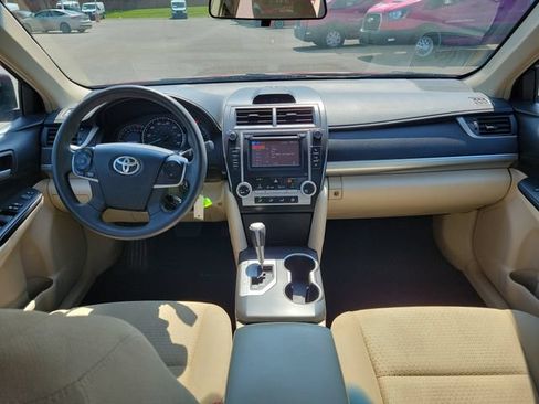 Used 2013 Toyota Camry LE FWD image 9