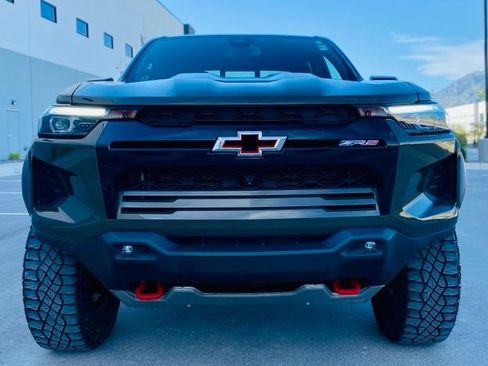 Used 2025 Chevrolet Colorado ZR2 w/ Technology Package AWD/4WD image 2