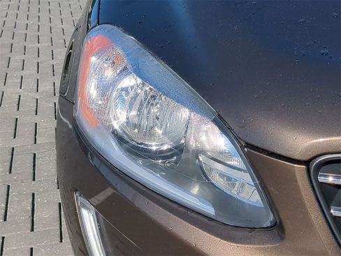 Used 2015 Volvo XC60 T5 Premier w/ Proximity Package image 11