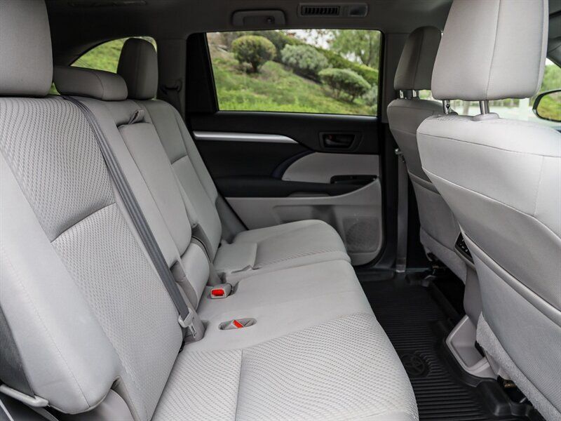 Used 2017 Toyota Highlander LE AWD/4WD image 20
