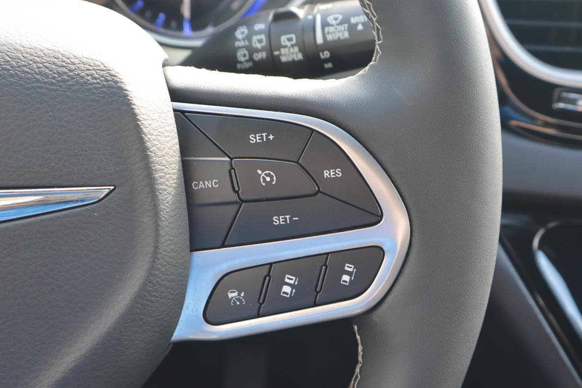 Used 2026 Chrysler Pacifica Select FWD image 27