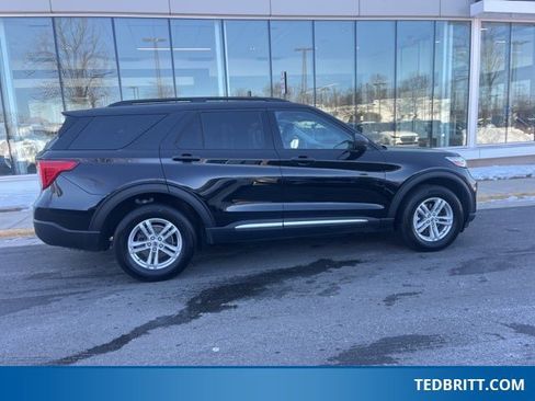 Certified 2023 Ford Explorer XLT w/ Equipment Group 202A image 9
