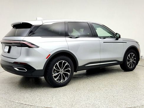 Used 2024 Lincoln Nautilus Premier AWD/4WD image 5