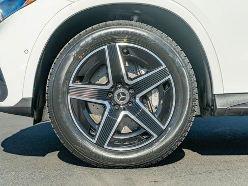 Used 2025 Mercedes-Benz GLC 300 4MATIC image 6