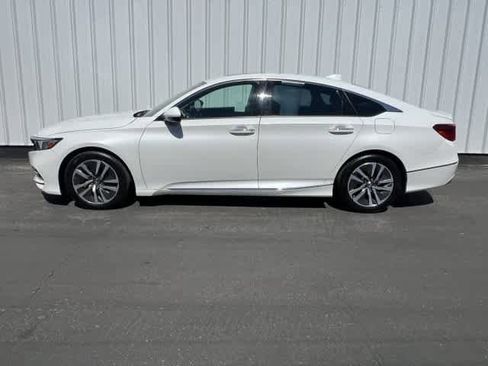 Used 2018 Honda Accord Touring image 3