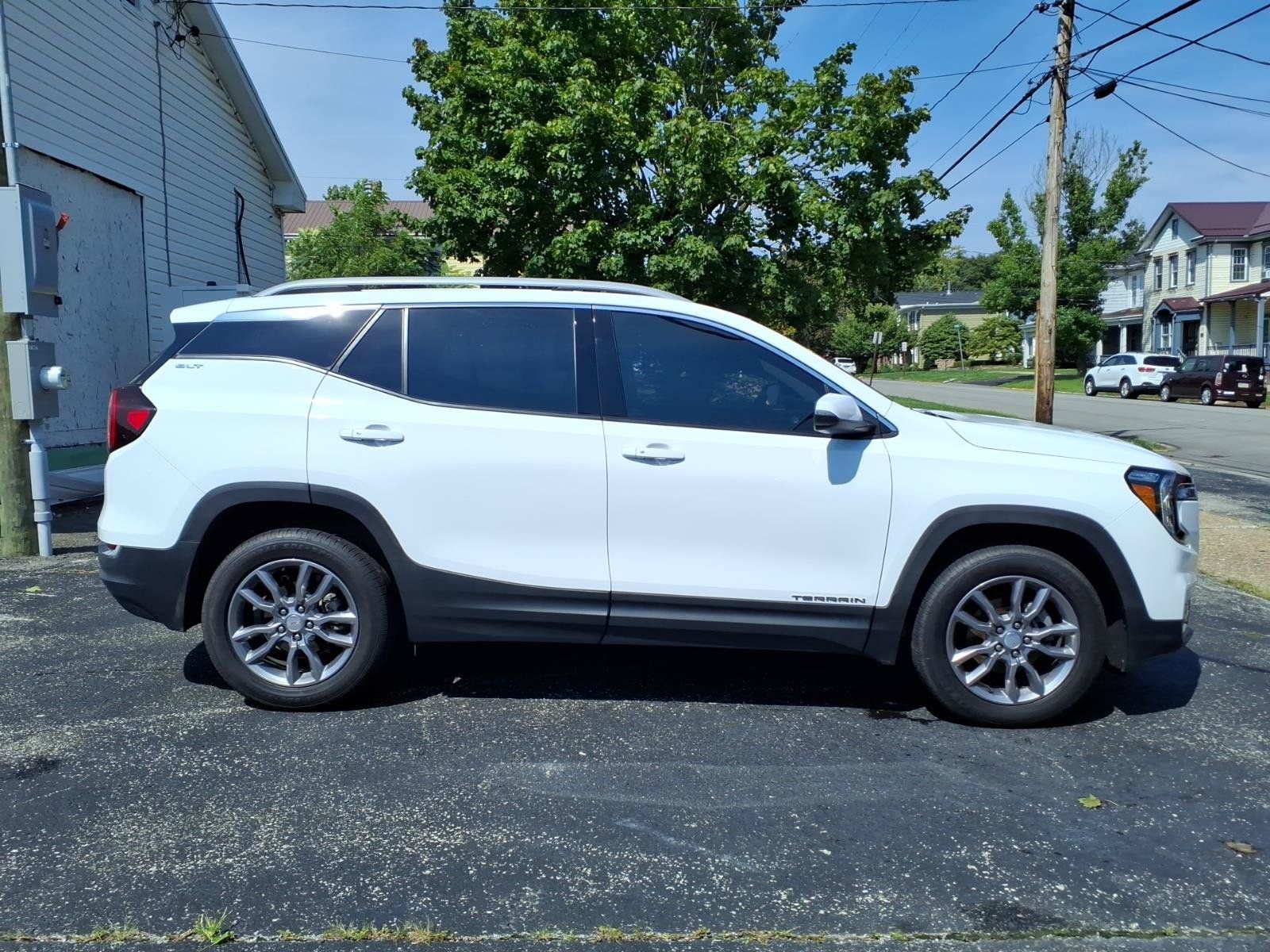 Certified 2024 GMC Terrain SLT AWD/4WD image 2