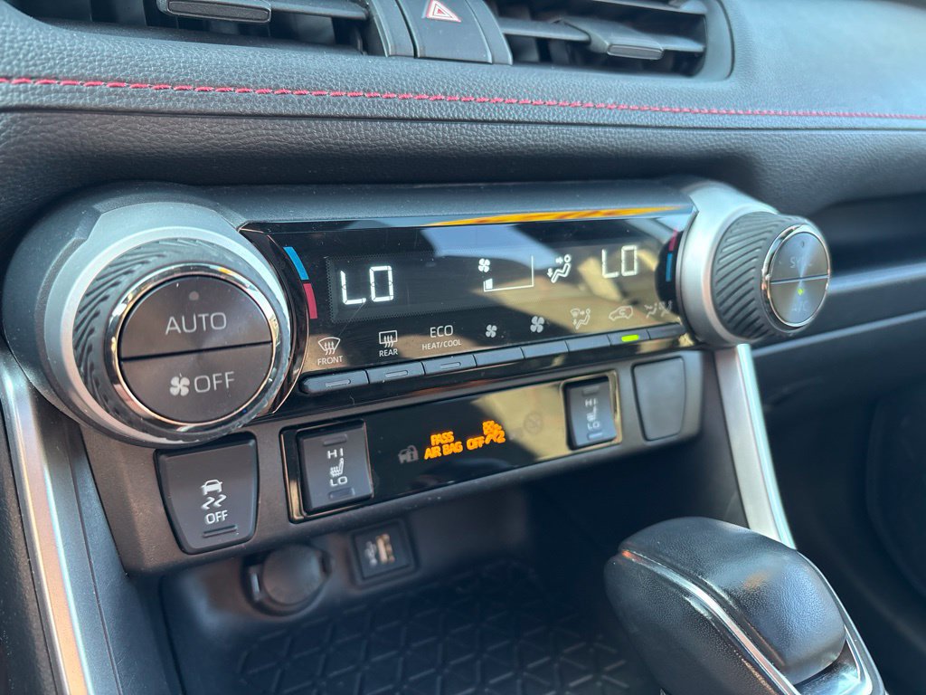 Used 2024 Toyota RAV4 SE w/ Weather & Moonroof Package AWD/4WD image 29