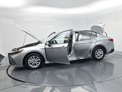 Used 2025 Toyota Camry LE image 64