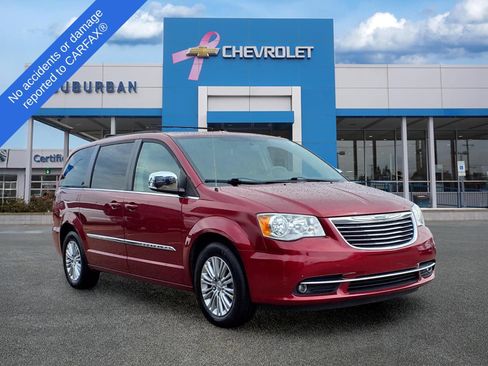 Used 2015 Chrysler Town & Country Touring-L FWD image 3