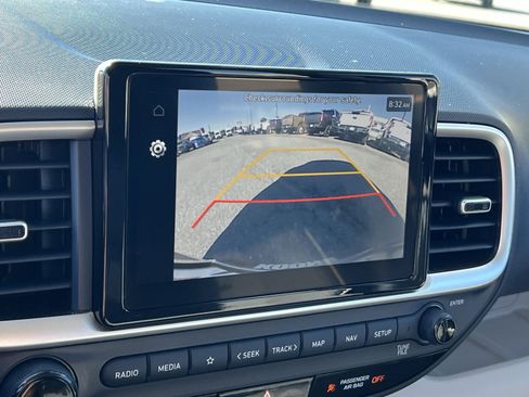 Used 2024 Hyundai Venue Limited FWD image 19