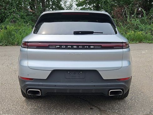 Certified 2025 Porsche Cayenne image 5