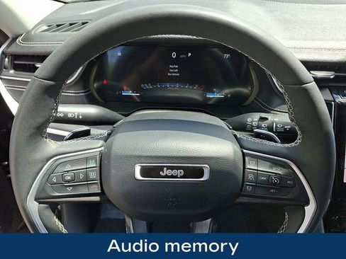 Used 2023 Jeep Grand Cherokee L Limited AWD/4WD image 4