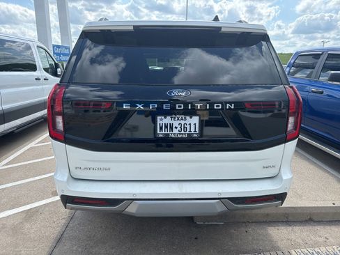 Used 2025 Ford Expedition Max Platinum w/ Platinum Ultimate Package AWD/4WD image 6