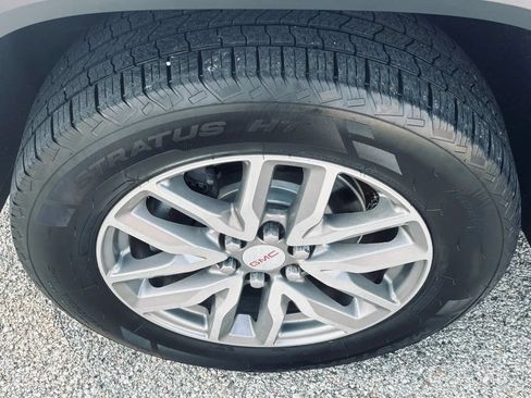 Used 2017 GMC Acadia SLE AWD/4WD image 3