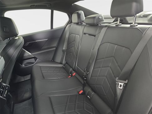 Used 2025 BMW 530i xDrive w/ Premium Package image 17