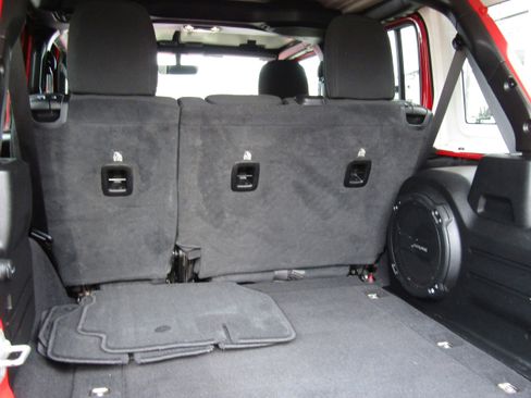 Used 2021 Jeep Wrangler Unlimited Rubicon AWD/4WD image 11