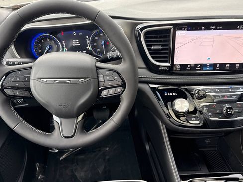 New 2027 Chrysler Pacifica Limited AWD/4WD image 13