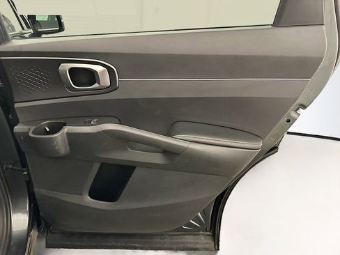 Used 2024 Kia Sorento S image 32