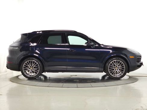 Used 2023 Porsche Cayenne Platinum Edition AWD/4WD image 8