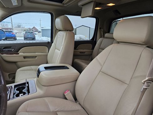 Used 2013 Chevrolet Avalanche LTZ image 6