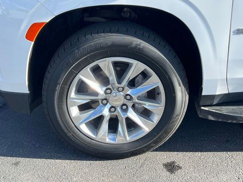 Certified 2023 Chevrolet Suburban Premier AWD/4WD image 12