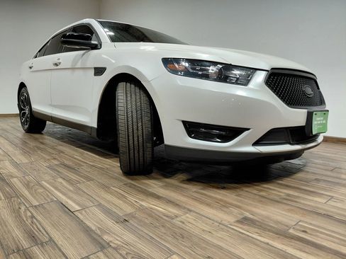Used 2018 Ford Taurus SHO image 33