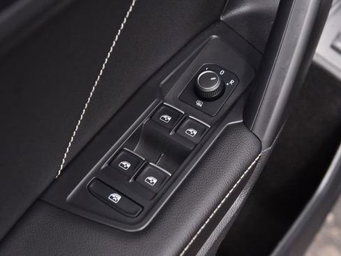 Certified 2023 Volkswagen Tiguan SE w/ Panoramic Sunroof Package FWD image 8