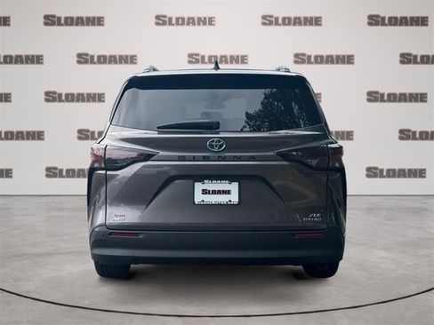 Used 2024 Toyota Sienna XLE image 4