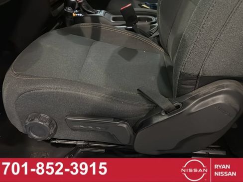 Used 2024 Jeep Wrangler Unlimited AWD/4WD image 36