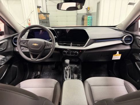 Certified 2024 Chevrolet Trax LT FWD image 18