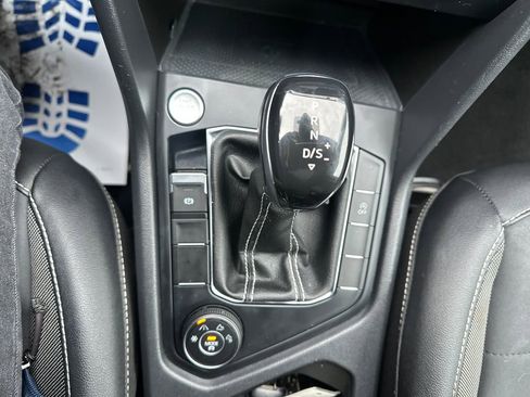 Used 2022 Volkswagen Taos SE w/ Panoramic Sunroof Package image 12