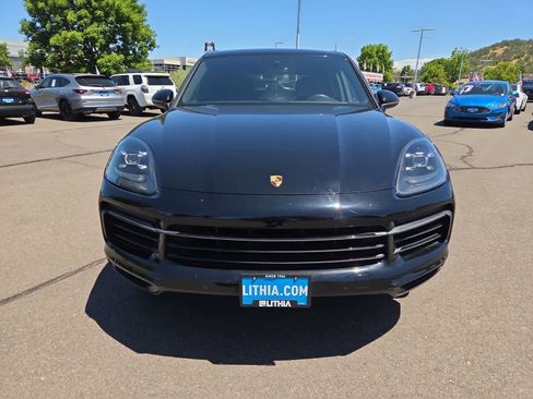 Used 2021 Porsche Cayenne w/ Driver Memory Package AWD/4WD image 14