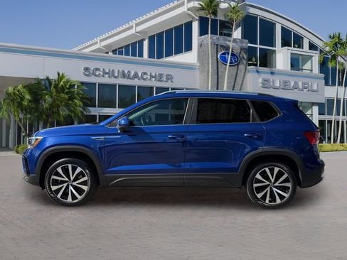 Used 2022 Volkswagen Taos SE FWD image 4