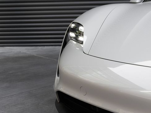 Certified 2023 Porsche Taycan 4S AWD/4WD image 36