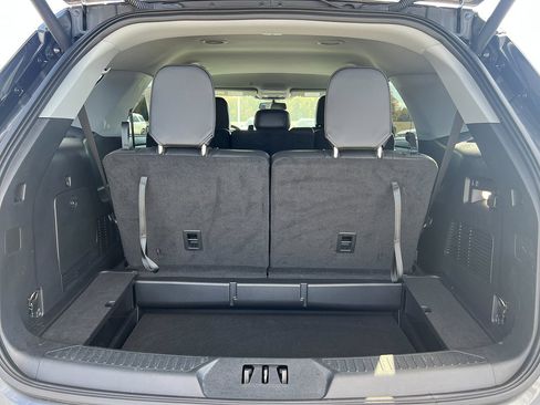 Used 2023 Ford Explorer XLT w/ Equipment Group 202A image 6
