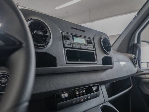 Used 2025 Mercedes-Benz Sprinter 2500 image 33