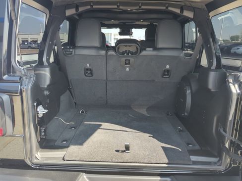 Used 2025 Jeep Wrangler Unlimited Rubicon image 33