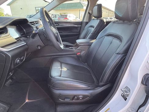 Used 2023 Jeep Grand Cherokee L Limited w/ Luxury Tech Group II AWD/4WD image 11
