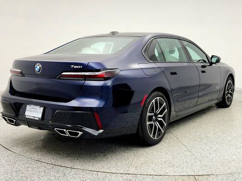 Used 2023 BMW 760i xDrive image 5