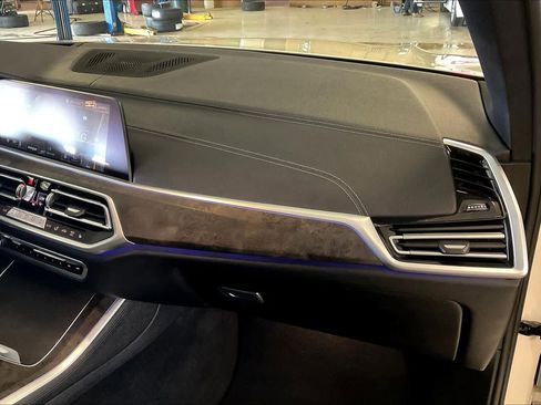 Used 2022 BMW X5 xDrive40i w/ Premium Package image 17