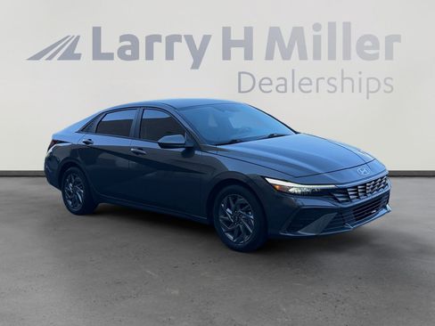 Used 2024 Hyundai Elantra SEL FWD image 7