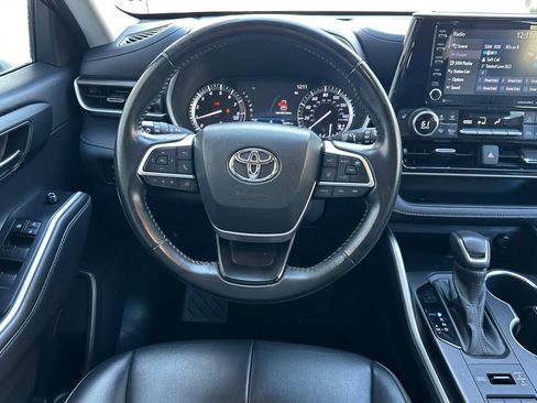 Used 2022 Toyota Highlander XLE image 27