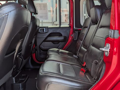 Used 2018 Jeep Wrangler Unlimited Sahara AWD/4WD image 14