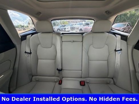 Used 2022 Volvo XC60 B5 Momentum w/ Advanced Package AWD/4WD image 8